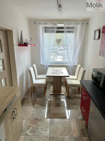 Prodej bytu 3+1, Teplice - Prosetice, Pod školou, 74 m2