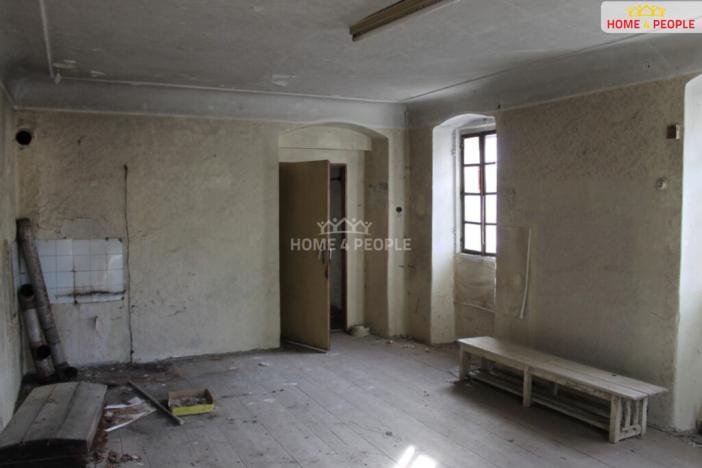 Prodej historického objektu, Bystřice, Ješutovo náměstí, 673 m2