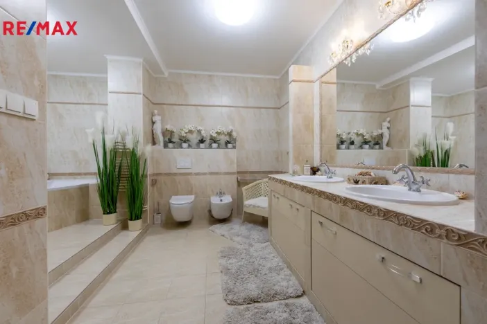 Prodej bytu 3+1, Karlovy Vary, Koptova, 122 m2