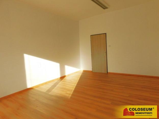 Pronájem komerčního pozemku, Znojmo, Dobšická, 600 m2