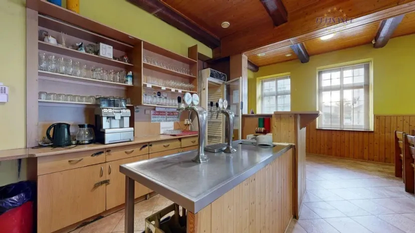 Prodej obchodního prostoru, Kralupy nad Vltavou - Mikovice, Lidové nám., 671 m2