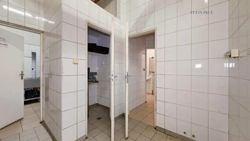 Prodej obchodního prostoru, Kralupy nad Vltavou - Mikovice, Lidové nám., 671 m2