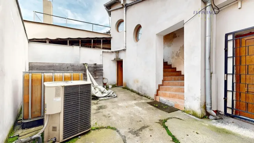 Prodej obchodního prostoru, Kralupy nad Vltavou - Mikovice, Lidové nám., 671 m2