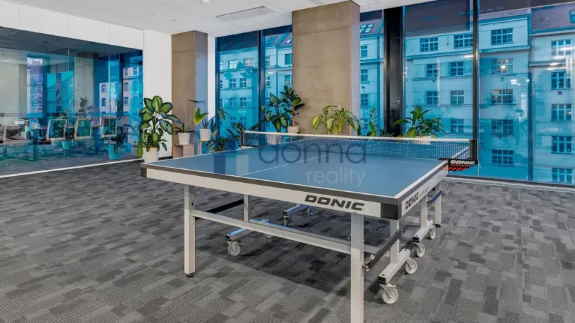 Pronájem kanceláře, Praha - Vokovice, Evropská, 2857 m2