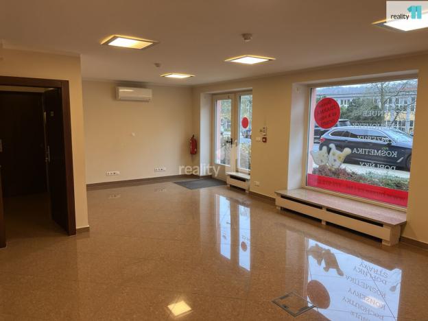 Pronájem obchodního prostoru, Karlovy Vary - Dvory, Chebská, 42 m2