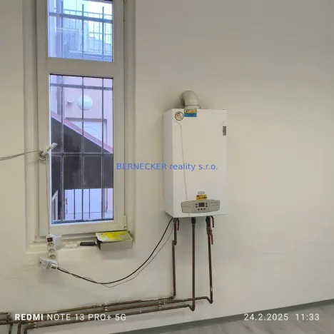 Pronájem obchodního prostoru, Hradec Králové, Švehlova, 85 m2