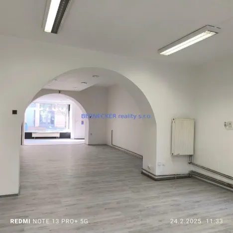 Pronájem obchodního prostoru, Hradec Králové, Švehlova, 85 m2