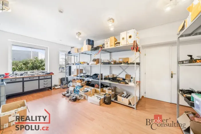 Prodej kanceláře, Průhonice, U Křížku, 447 m2