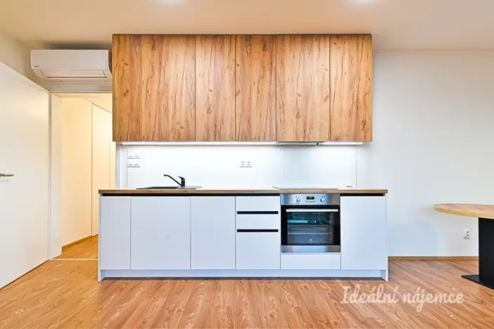 Pronájem bytu 1+kk, Brno, Bratislavská, 33 m2