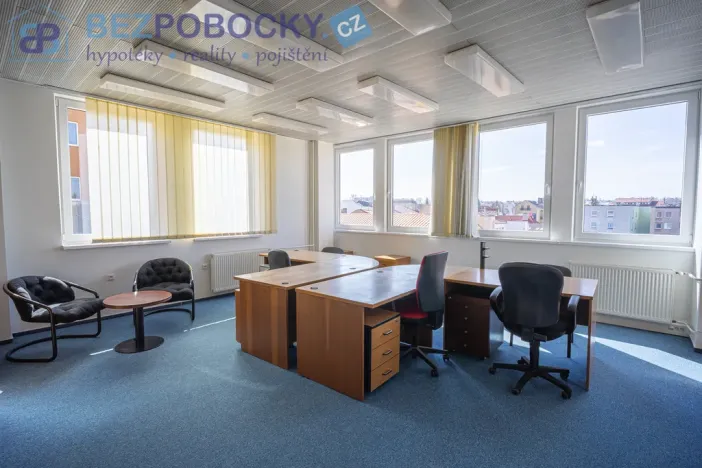 Pronájem kanceláře, Havlíčkův Brod, Havlíčkovo náměstí, 1200 m2