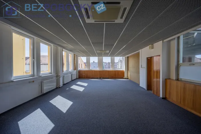 Pronájem kanceláře, Havlíčkův Brod, Havlíčkovo náměstí, 1200 m2