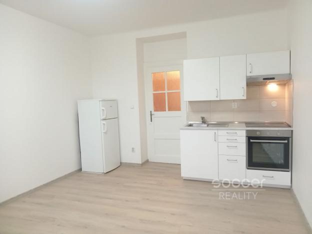 Pronájem bytu 1+kk, Praha - Smíchov, Radlická, 33 m2