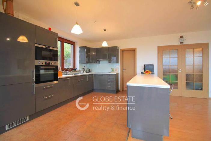 Prodej rodinného domu, Praha - Dolní Počernice, V padolině, 220 m2