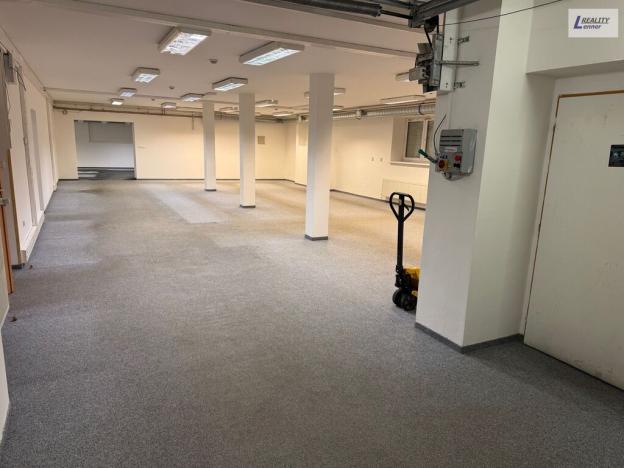 Pronájem obchodního prostoru, Praha - Háje, Hviezdoslavova, 661 m2