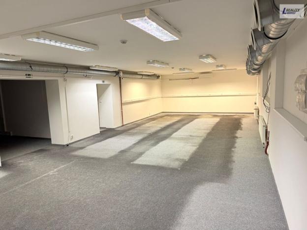 Pronájem obchodního prostoru, Praha - Háje, Hviezdoslavova, 661 m2