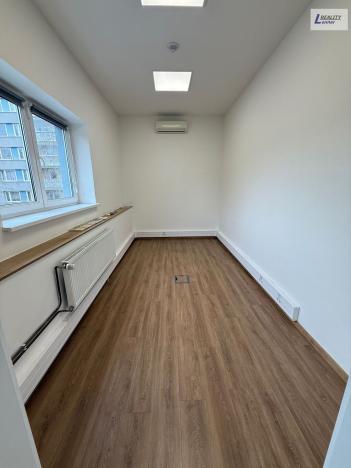 Pronájem obchodního prostoru, Praha - Háje, Hviezdoslavova, 661 m2