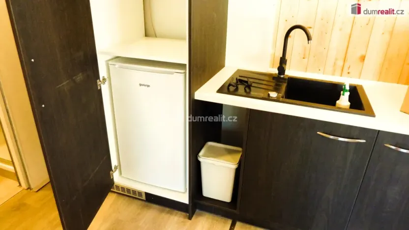 Prodej garáže, Pernštejnské Jestřabí - Maňová, 36 m2