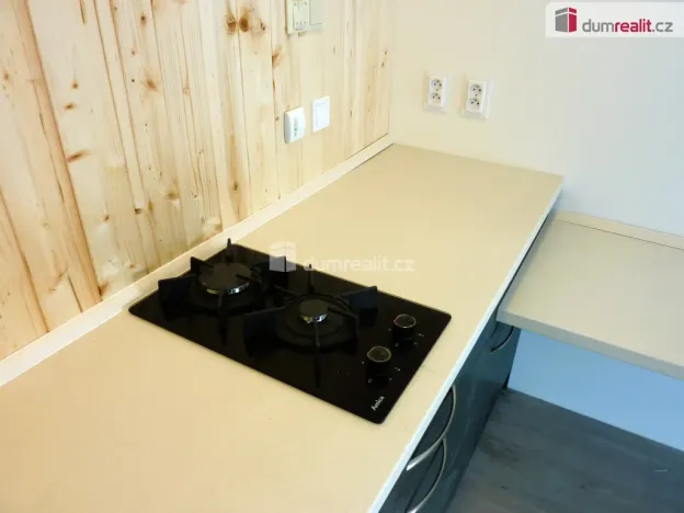 Prodej garáže, Pernštejnské Jestřabí - Maňová, 36 m2