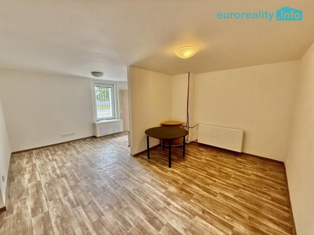 Pronájem obchodního prostoru, Mariánské Lázně - Úšovice, U Mlékárny, 175 m2