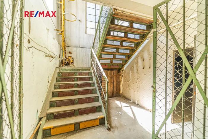 Pronájem skladu, Slaný, Netovická, 2000 m2