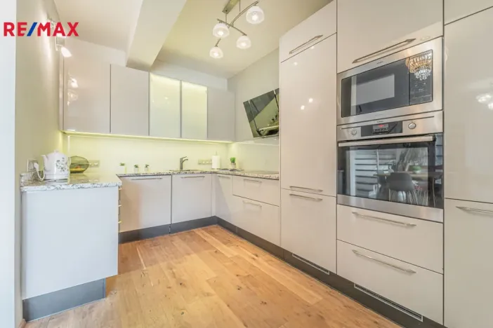 Prodej rodinného domu, Praha - Cholupice, Lhenická, 152 m2