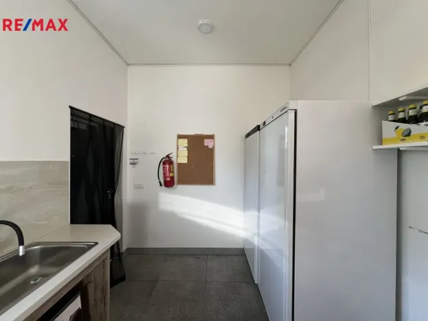 Pronájem komerční nemovitosti, Ostrov, 38 m2