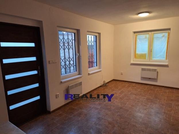 Pronájem bytu 1+kk, Žatec, Volyňských Čechů, 34 m2