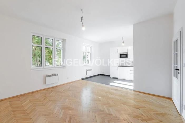 Pronájem bytu 2+kk, Praha - Smíchov, Na pláni, 52 m2