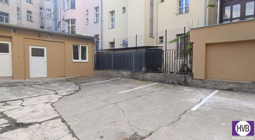 Prodej garážového stání, Praha - Žižkov, Husitská, 13 m2
