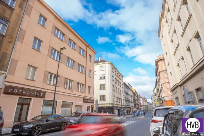 Prodej garážového stání, Praha - Žižkov, Husitská, 13 m2