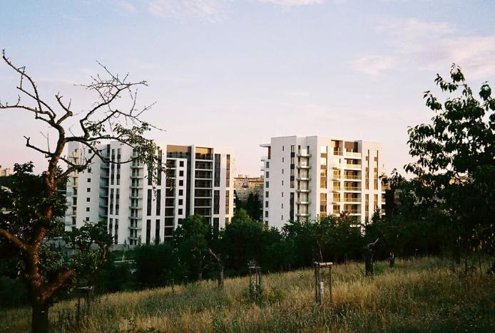 Pronájem garážového stání, Praha - Hrdlořezy, V třešňovce, 15 m2