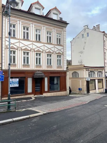 Prodej obchodního prostoru, Karlovy Vary, Zámecký vrch, 150 m2