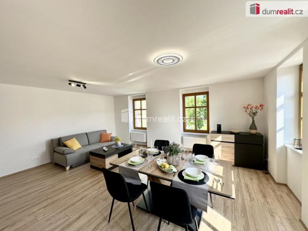 Prodej bytu 2+kk, Horní Blatná, náměstí Sv. Vavřince, 69 m2