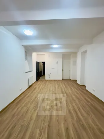 Pronájem bytu 1+kk, Praha - Kobylisy, Střelničná, 32 m2