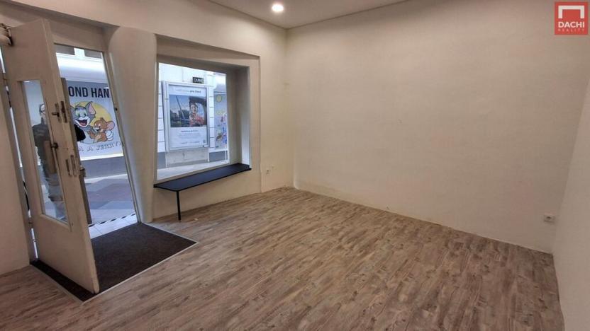 Pronájem obchodního prostoru, Olomouc, Horní náměstí, 19 m2
