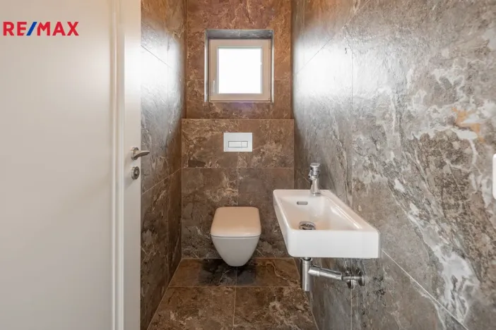 Prodej rodinného domu, Jenišov, 178 m2