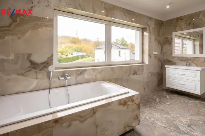 Prodej rodinného domu, Jenišov, 178 m2