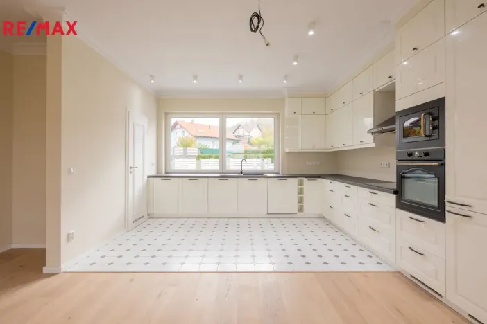 Prodej rodinného domu, Jenišov - Pod Rohem, Horská, 178 m2