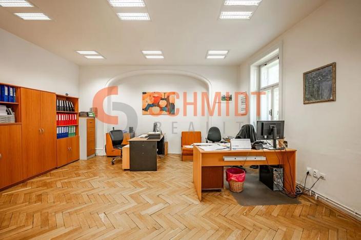 Prodej komerční nemovitosti, Mikulov, Pod Platanem, 3978 m2