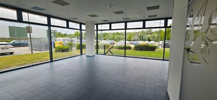 Pronájem obchodního prostoru, Praha - Horní Počernice, Sezemická, 132 m2