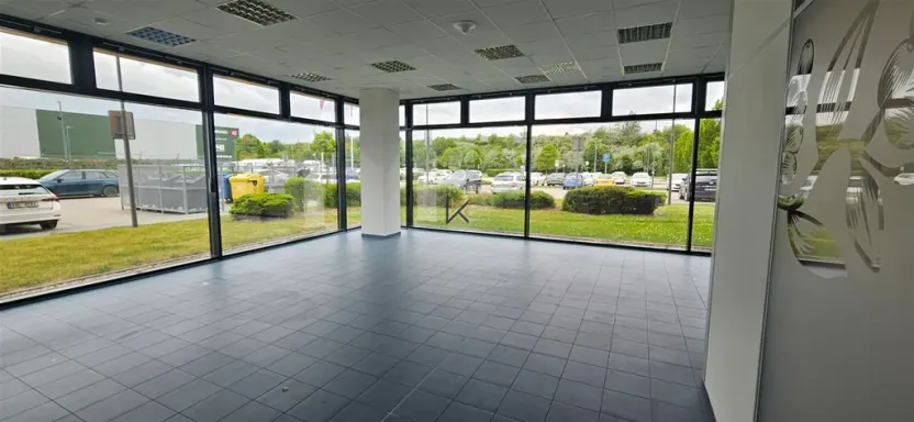 Pronájem obchodního prostoru, Praha - Horní Počernice, Sezemická, 132 m2