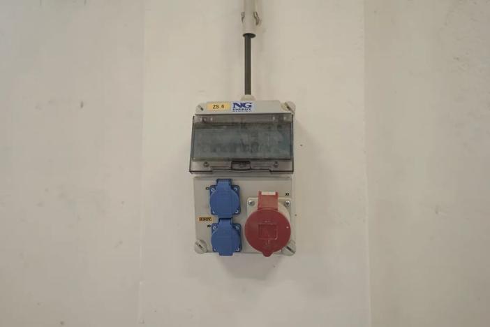 Pronájem výrobních prostor, Hrob, 350 m2