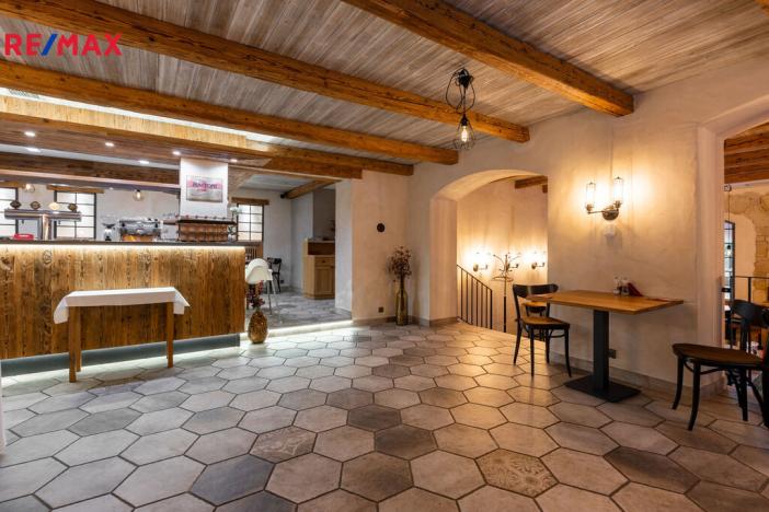 Prodej ubytování, Karlovy Vary, Křižíkova, 1021 m2