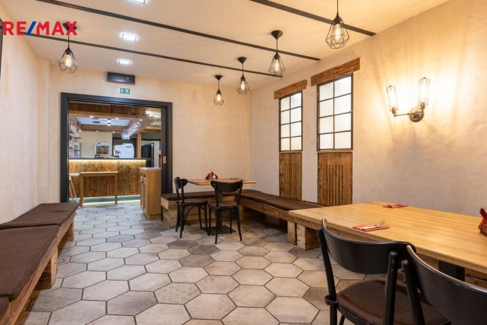 Prodej ubytování, Karlovy Vary, Křižíkova, 1021 m2