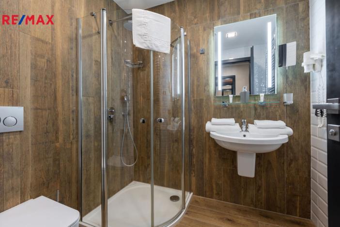 Prodej ubytování, Karlovy Vary, Křižíkova, 1021 m2