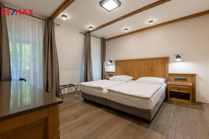 Prodej ubytování, Karlovy Vary, Křižíkova, 1021 m2