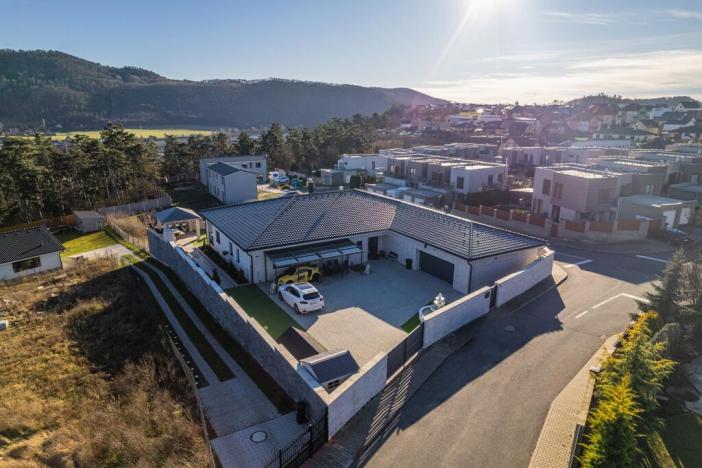 Prodej rodinného domu, Levín, Na Výsluní, 378 m2