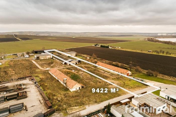 Prodej komerčního pozemku, Strachotín, 9422 m2
