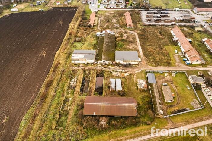 Prodej komerčního pozemku, Strachotín, 9422 m2