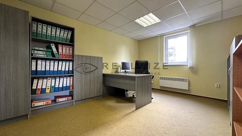 Pronájem kanceláře, Benešov nad Černou, 150 m2